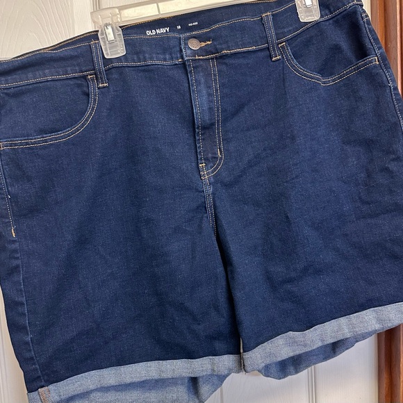 Plus Size Old Navy Jean Shorts - Picture 2 of 3